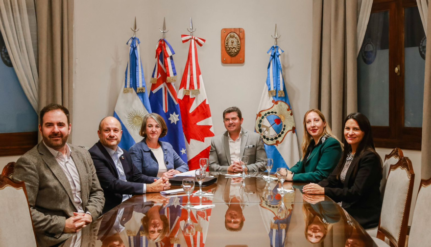 El gobernador Marcelo Orrego recibió a los embajadores de Australia y Canadá