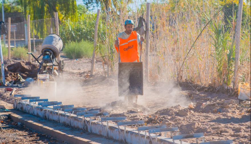 Rivadavia impulsa la seguridad vial y peatonal con nuevas obras de urbanización en la intersección de Cabaña y Sargento Cabral