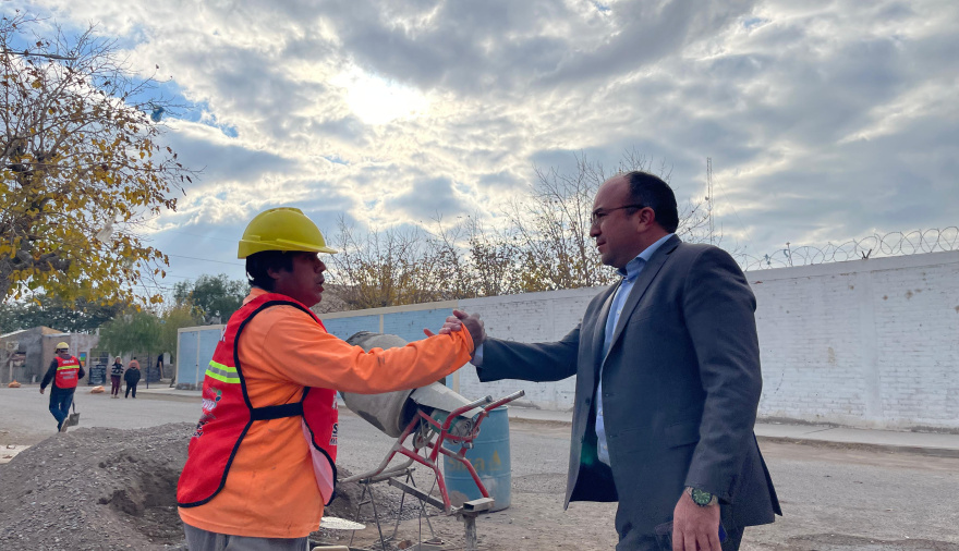 Miodowsky recorrió el Lote 34 en La Bebida y dialogó con los vecinos por el inicio de nuevas obras