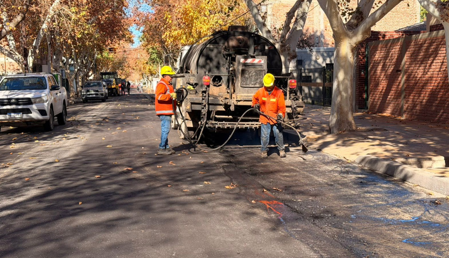 La pavimentación llegó al corazón del centro sanjuanino: comenzaron los trabajos sobre calle Caseros