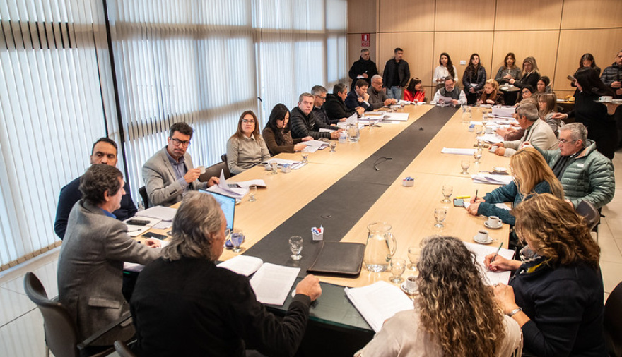 Diputados deliberaron en comisiones